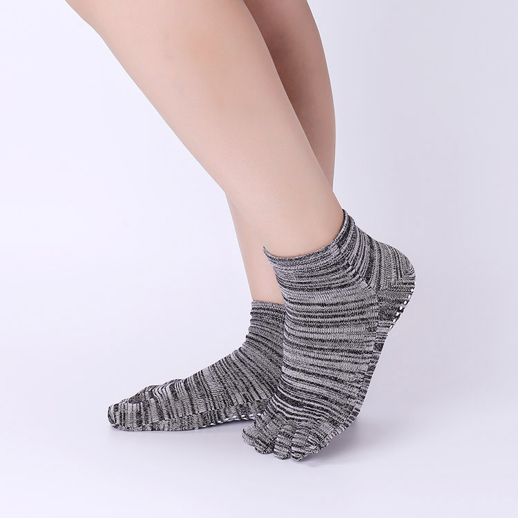 Non-Slip Yoga Socks with Grips - Pilates Yoga Grip Socks review and price